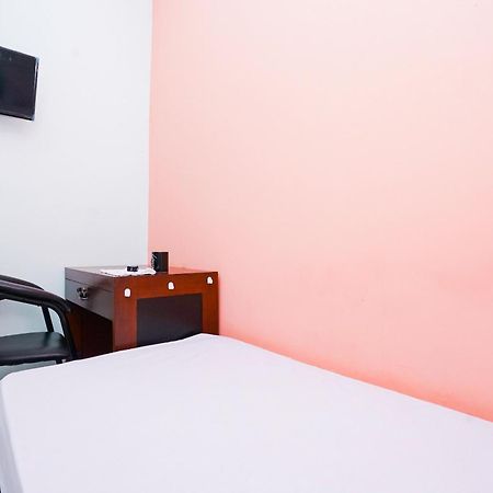 Oyo Life 2309 Kost Si Mbok Vivi Hotel Surabaya Bagian luar foto