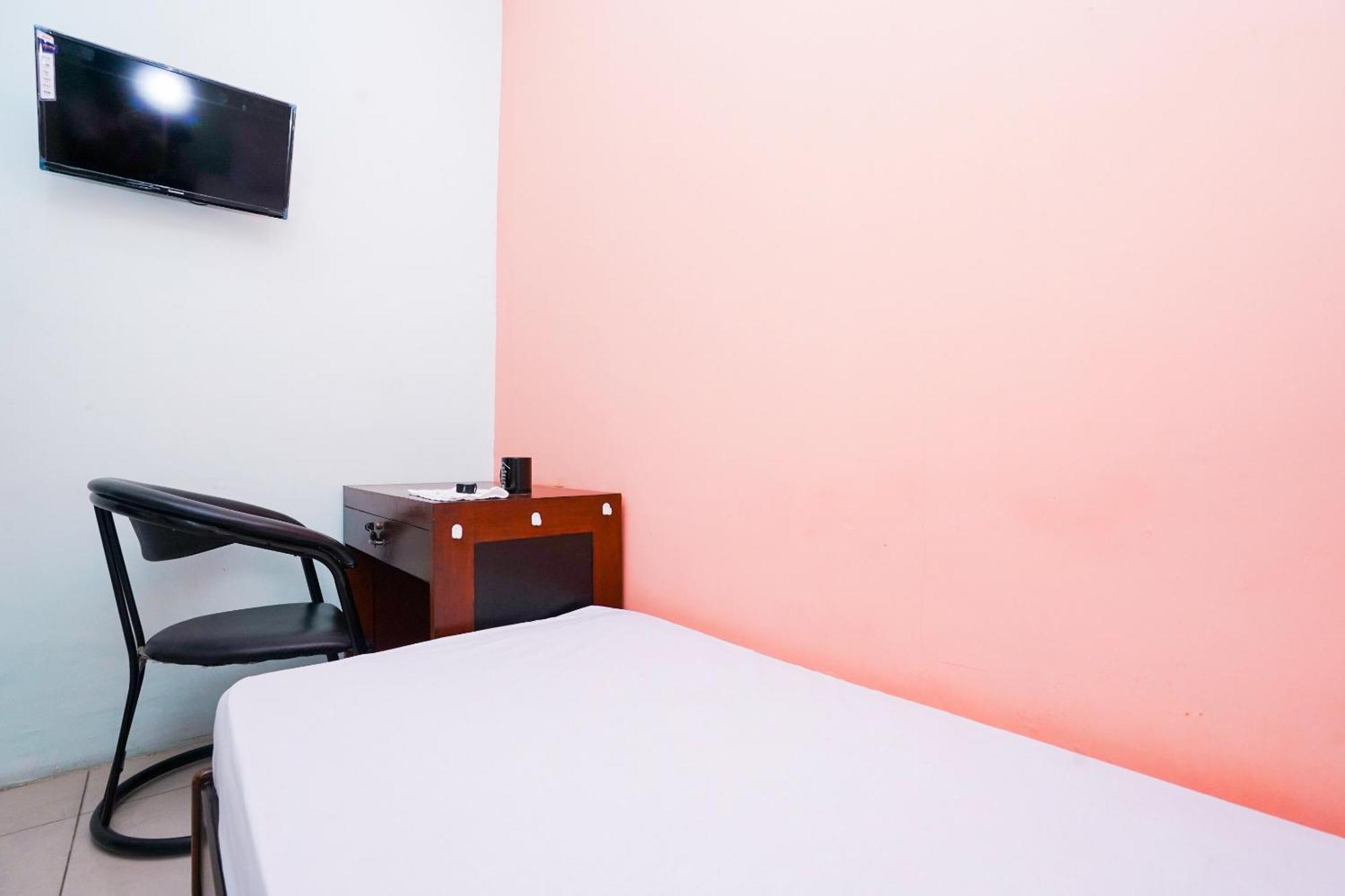 Oyo Life 2309 Kost Si Mbok Vivi Hotel Surabaya Bagian luar foto