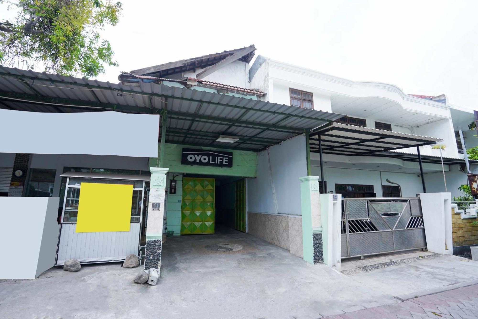 Oyo Life 2309 Kost Si Mbok Vivi Hotel Surabaya Bagian luar foto