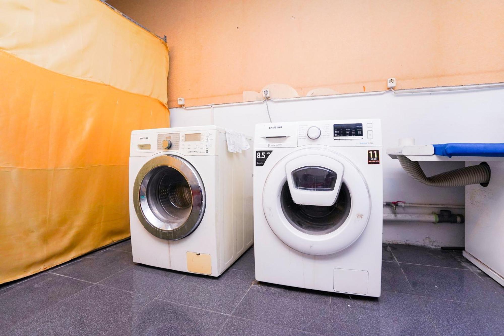 Oyo Life 2309 Kost Si Mbok Vivi Hotel Surabaya Bagian luar foto