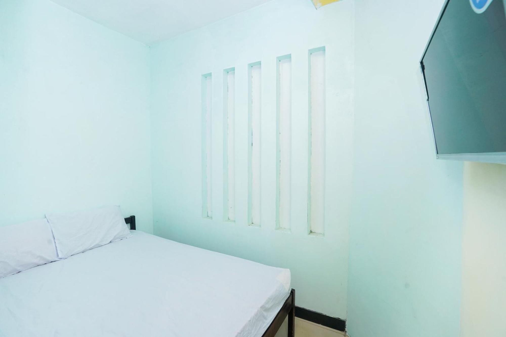 Oyo Life 2309 Kost Si Mbok Vivi Hotel Surabaya Bagian luar foto