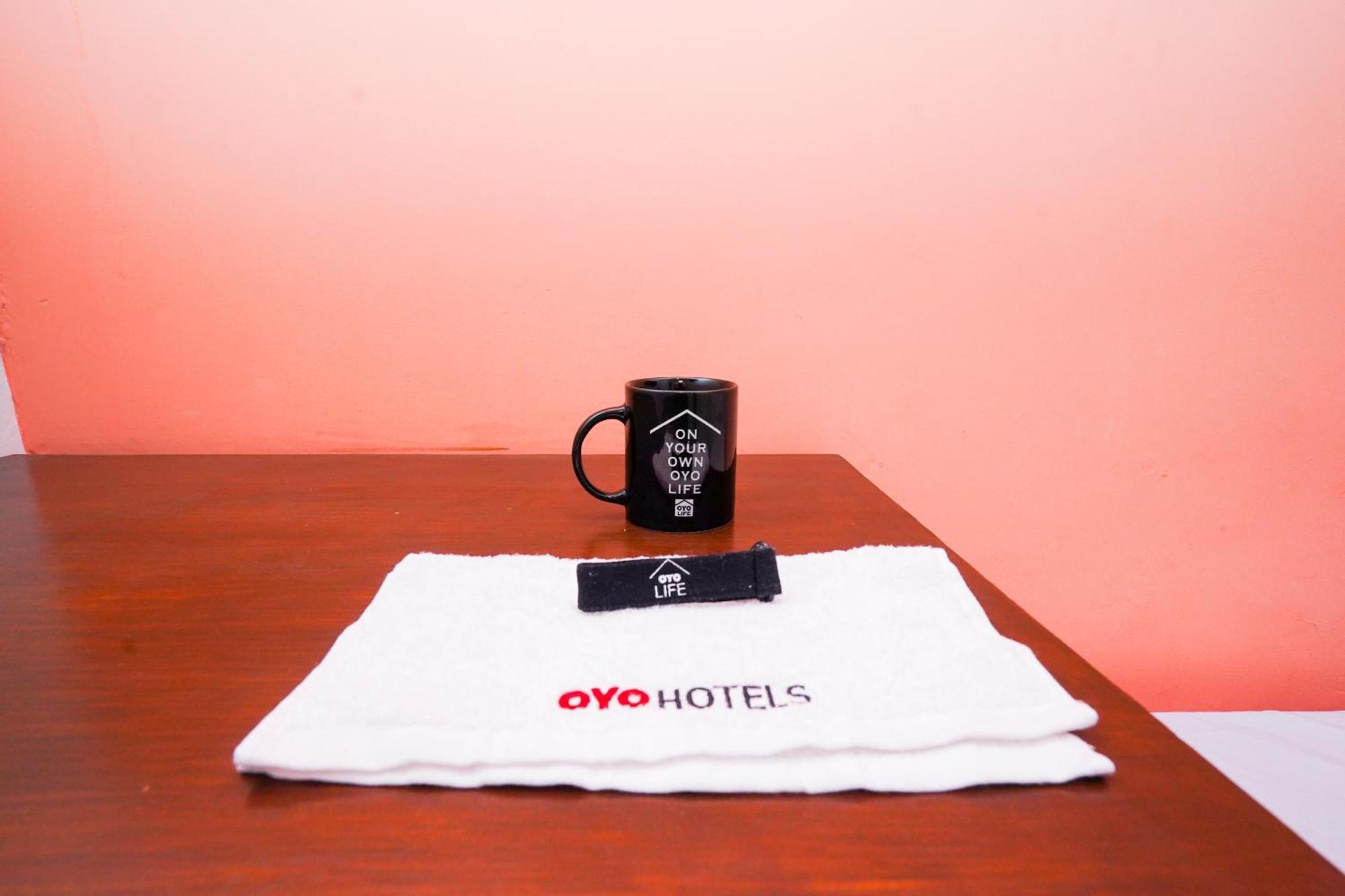 Oyo Life 2309 Kost Si Mbok Vivi Hotel Surabaya Bagian luar foto