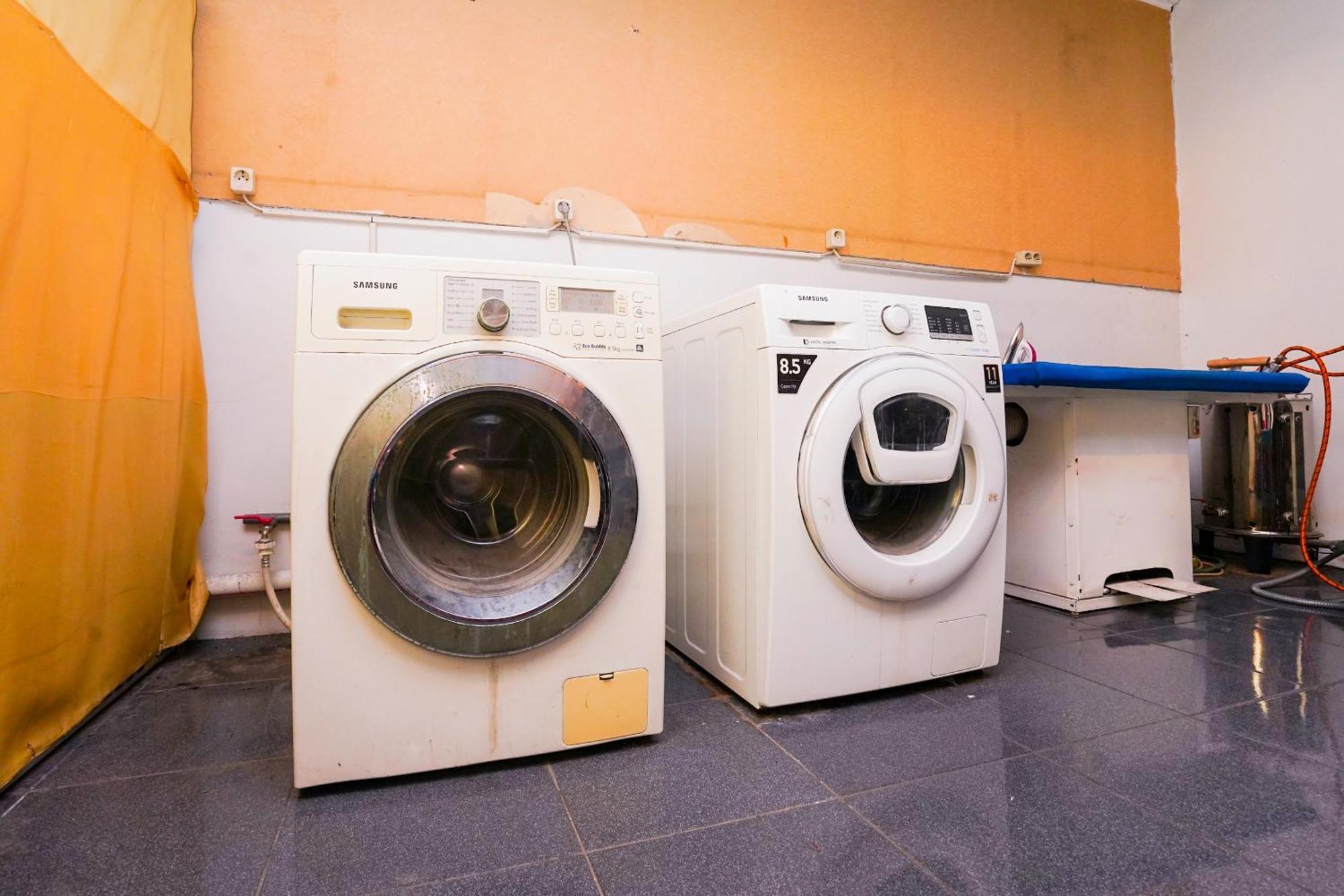 Oyo Life 2309 Kost Si Mbok Vivi Hotel Surabaya Bagian luar foto