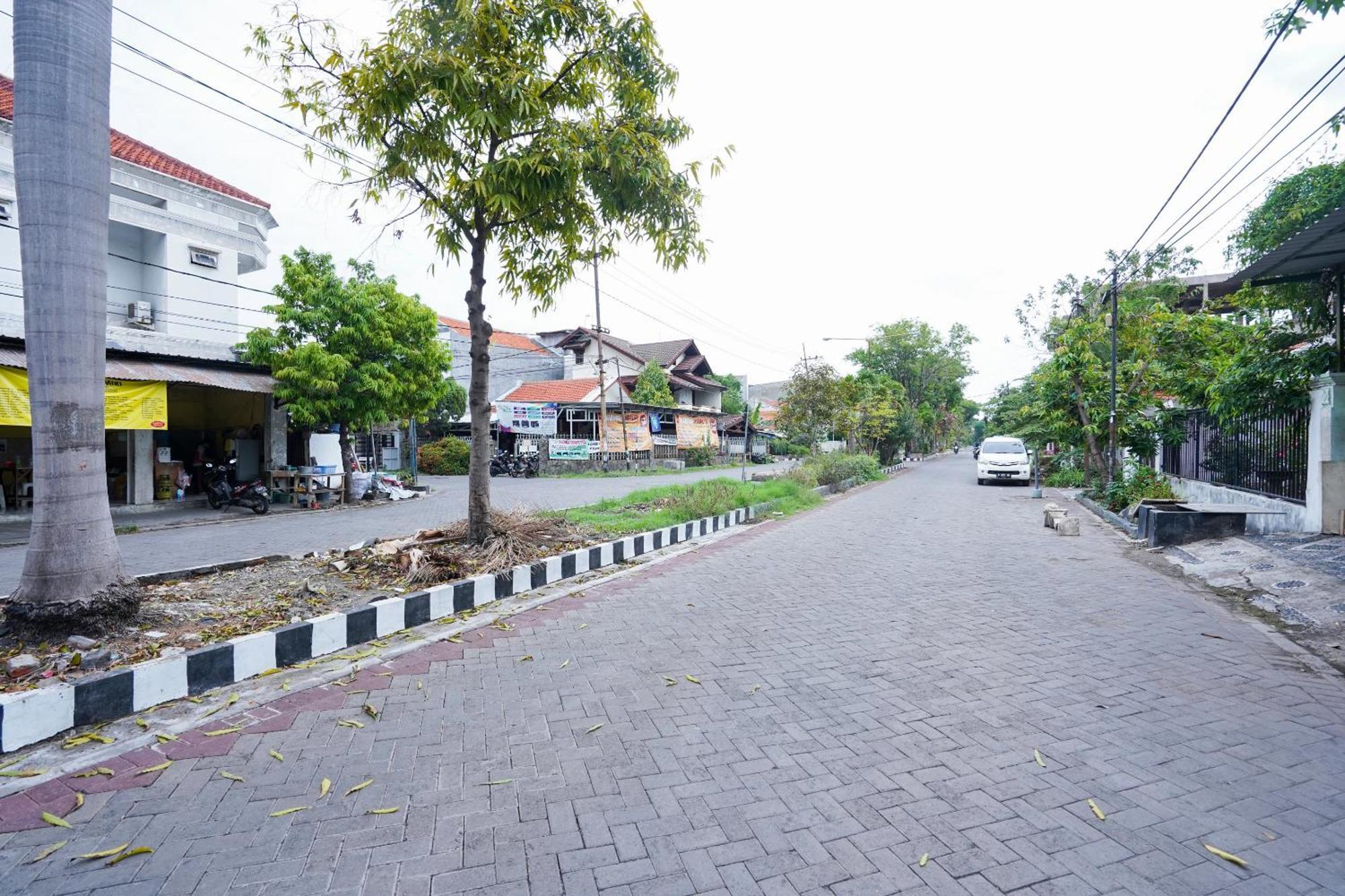 Oyo Life 2309 Kost Si Mbok Vivi Hotel Surabaya Bagian luar foto