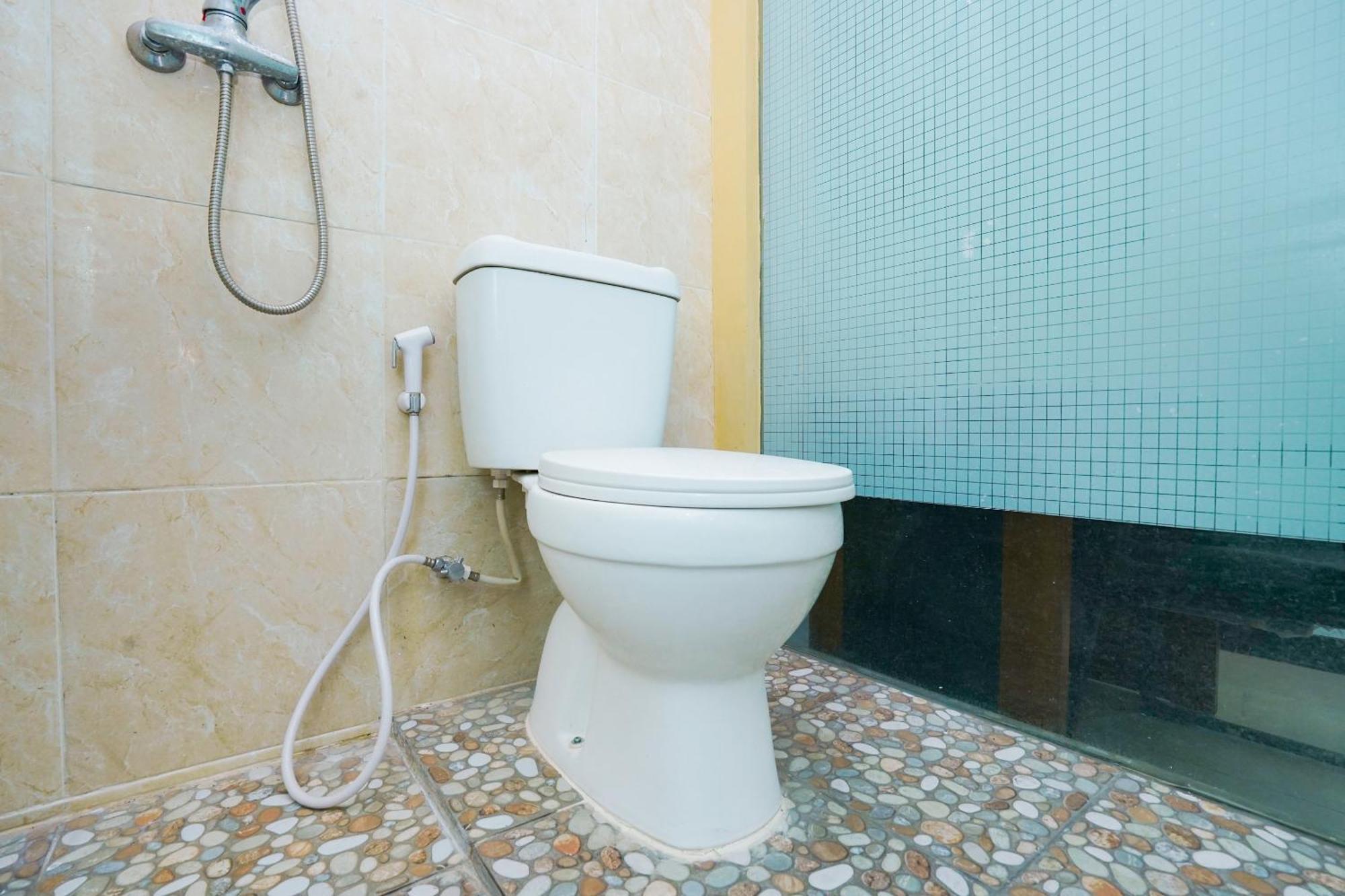 Oyo Life 2309 Kost Si Mbok Vivi Hotel Surabaya Bagian luar foto