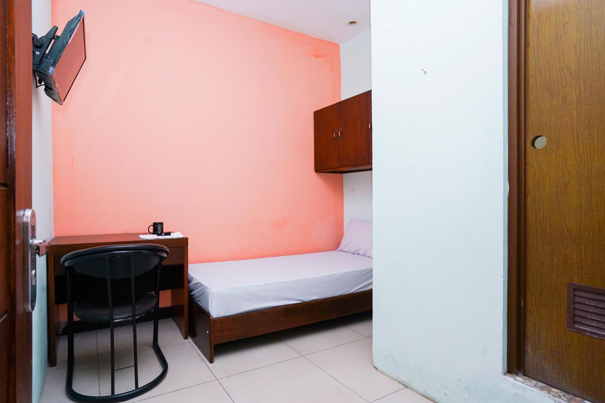 Oyo Life 2309 Kost Si Mbok Vivi Hotel Surabaya Bagian luar foto
