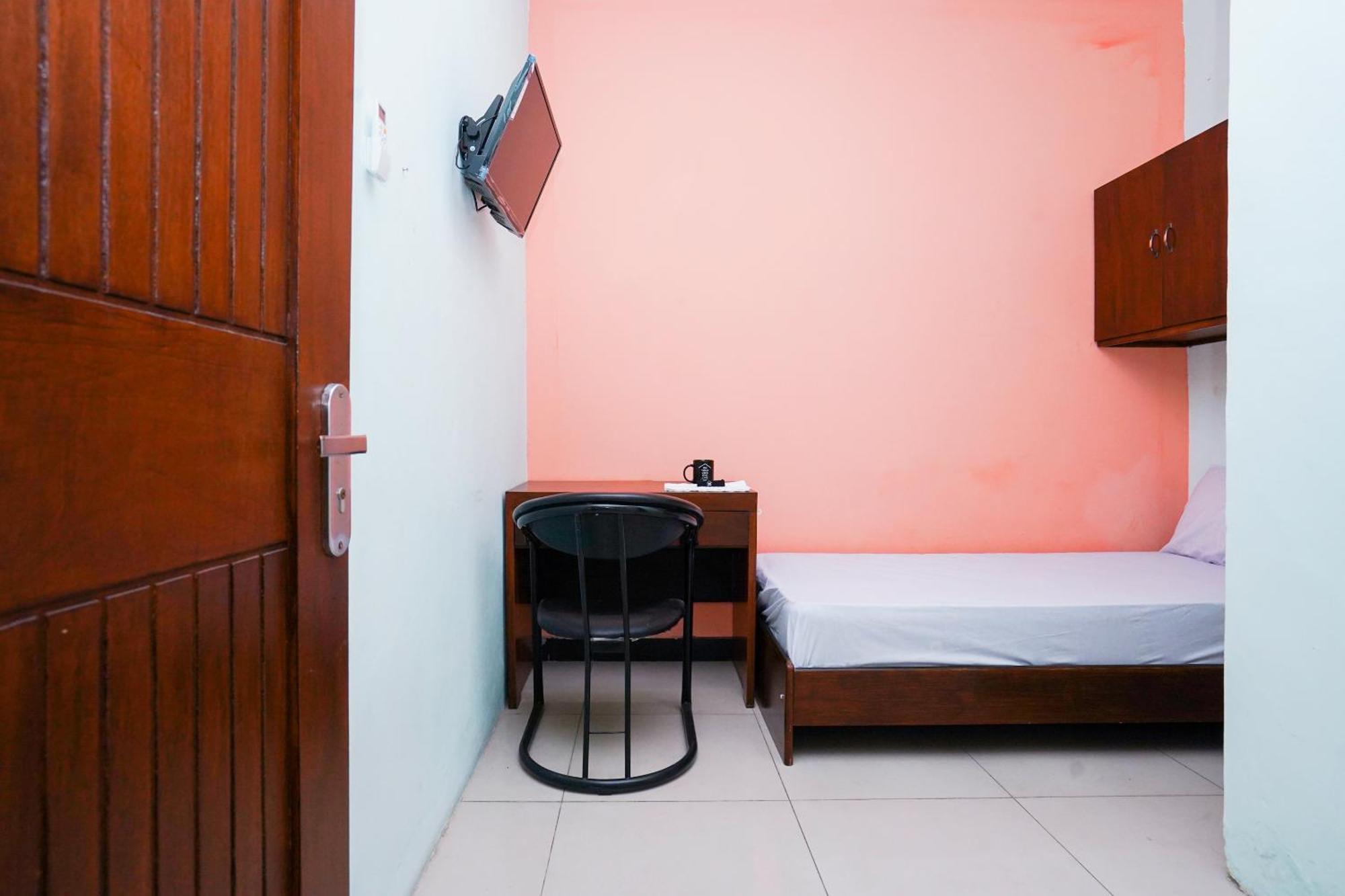 Oyo Life 2309 Kost Si Mbok Vivi Hotel Surabaya Bagian luar foto